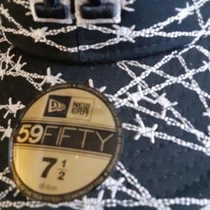 59FIFTY BRAND NEW LA CAP. BLACK WITH DESIGNS - 7 1/8